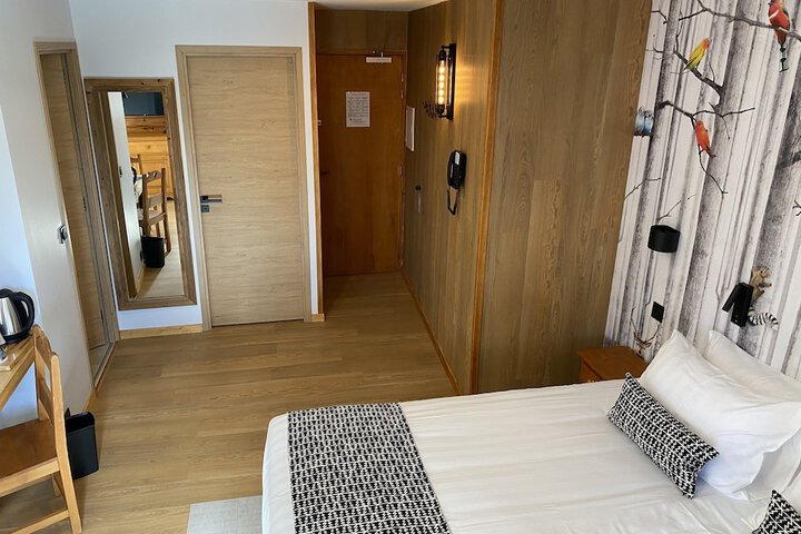Room 6 of 125