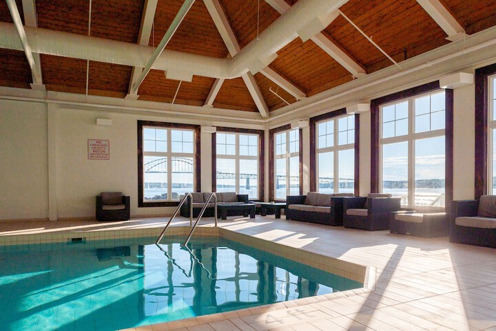 Pool Hotel