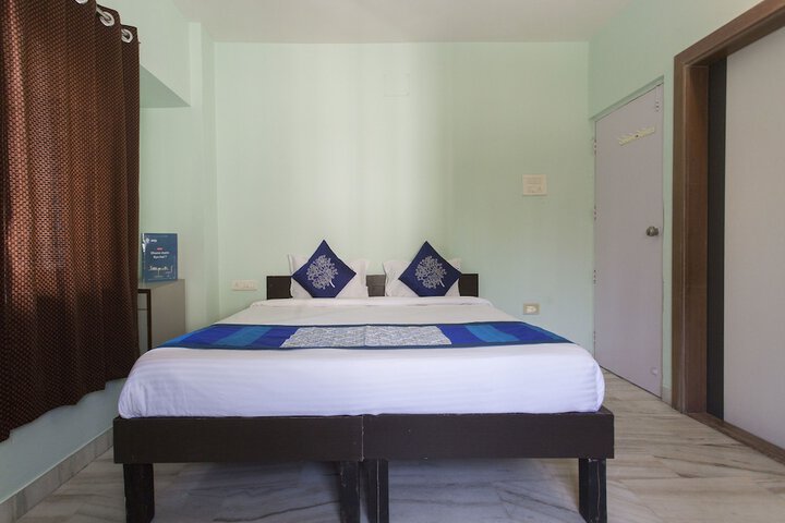 Room 4 of 9