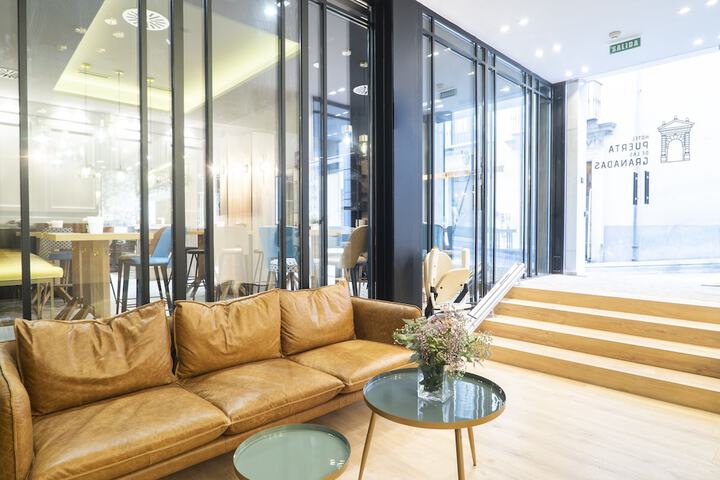 Entrance & Lobby