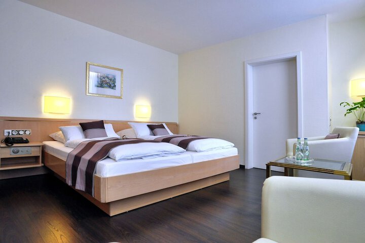 Room 10 of 84
