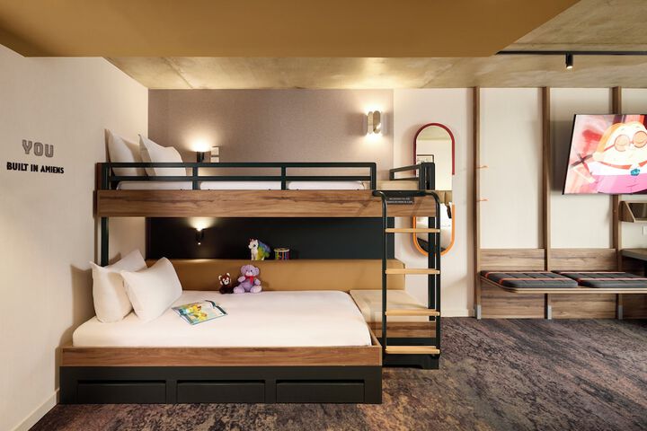 Room 25 of 49
