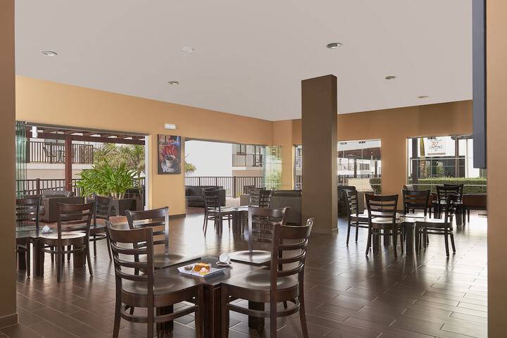 Lounge 74 of 91