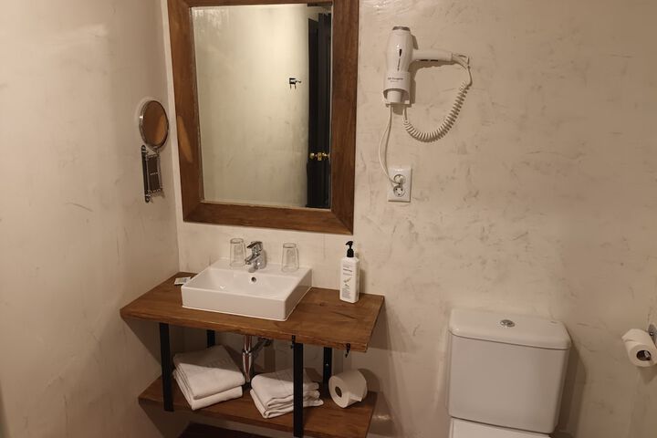 Room 32 of 46