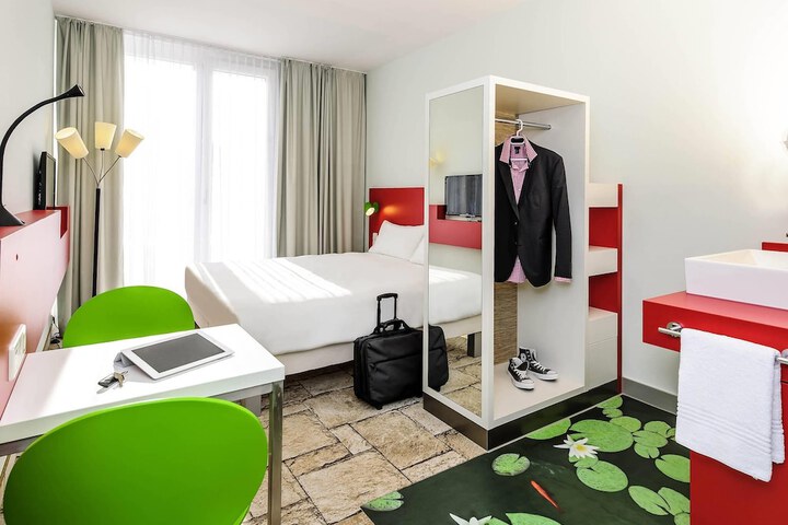 Room 20 of 48