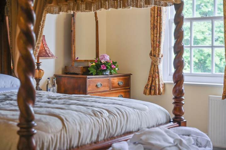 Room 28 of 72