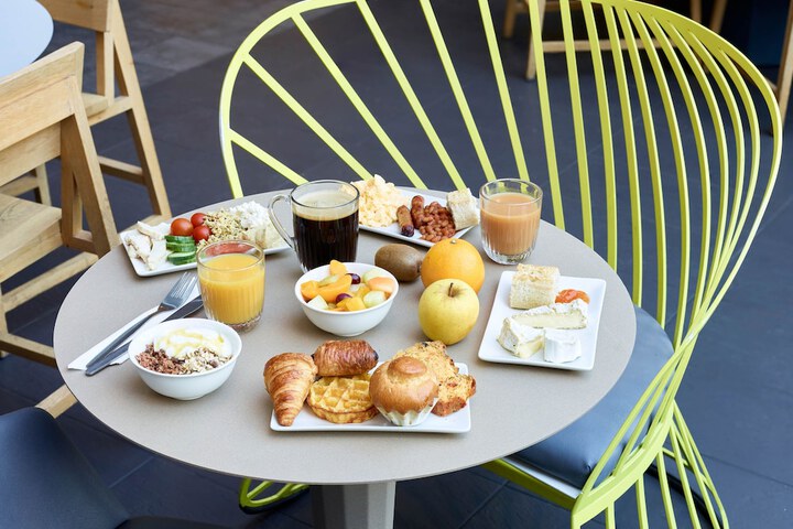 Breakfast/Coffee Service 25 of 30