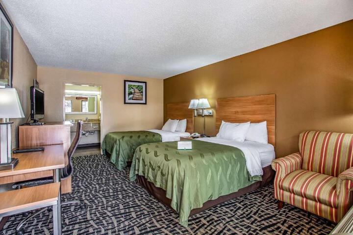 2 Double Beds (7 of 11)