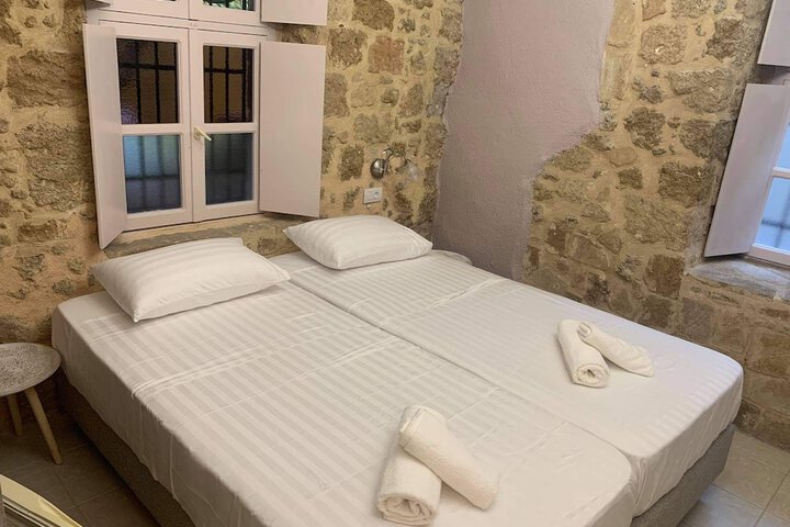 Room 7 of 49