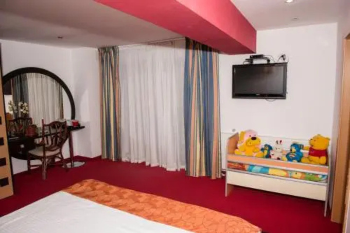 Room 3 of 18