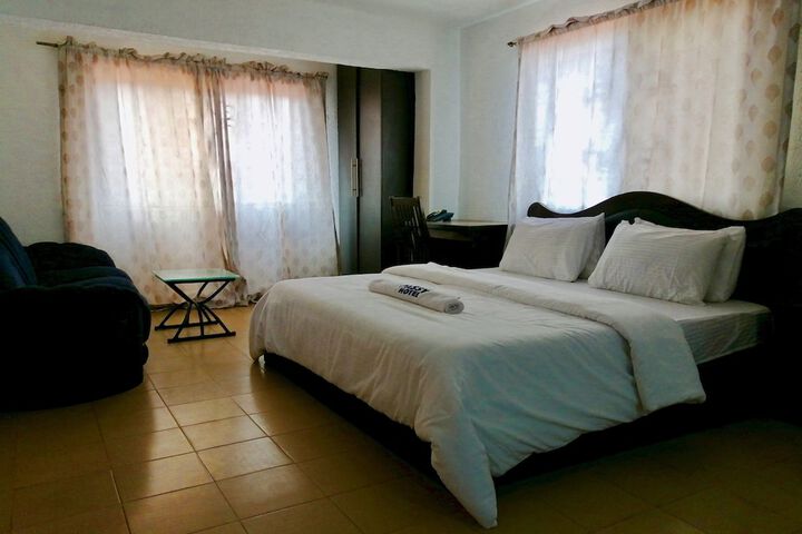 Room 5 of 6