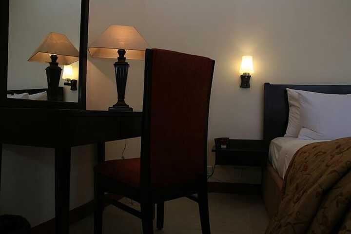 Room 30 of 98
