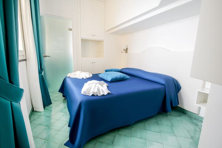 Room 6 of 94