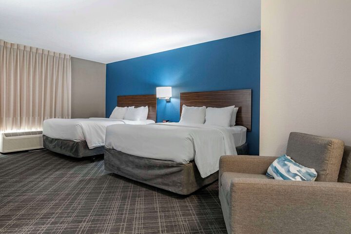 2 Queen Beds Accessible (12 of 14)