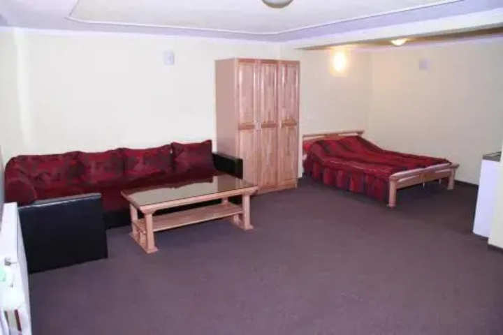 Room 5 of 12