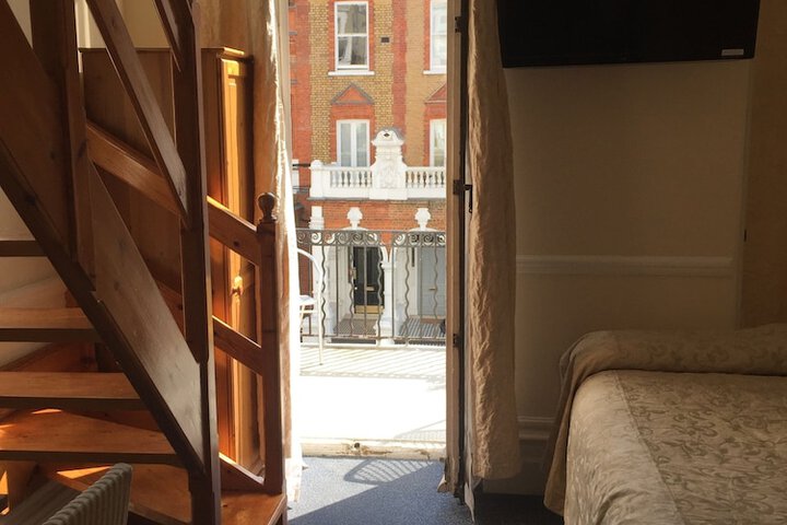 Room 77 of 283