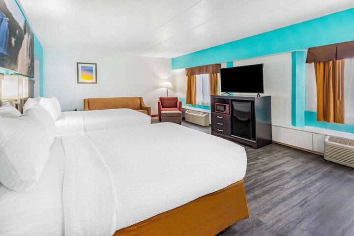 2 Double Beds (6 of 16)