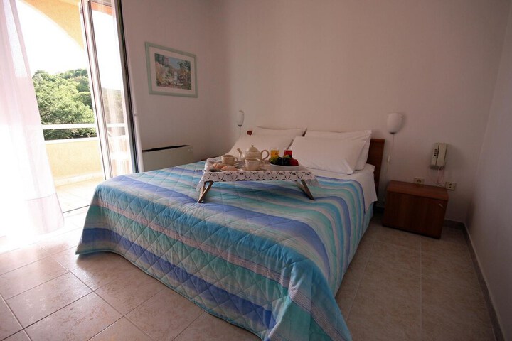 Room 3 of 57