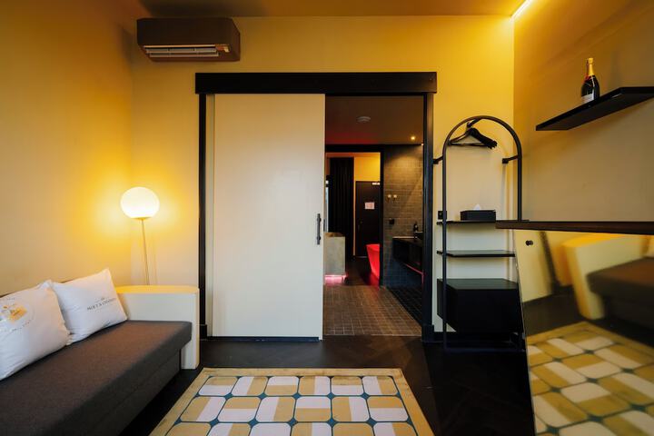 Room 25 of 81