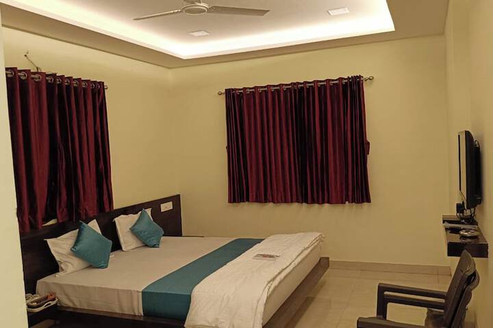 Room 13 of 33