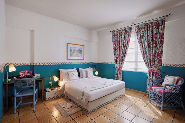 Room 7 of 38