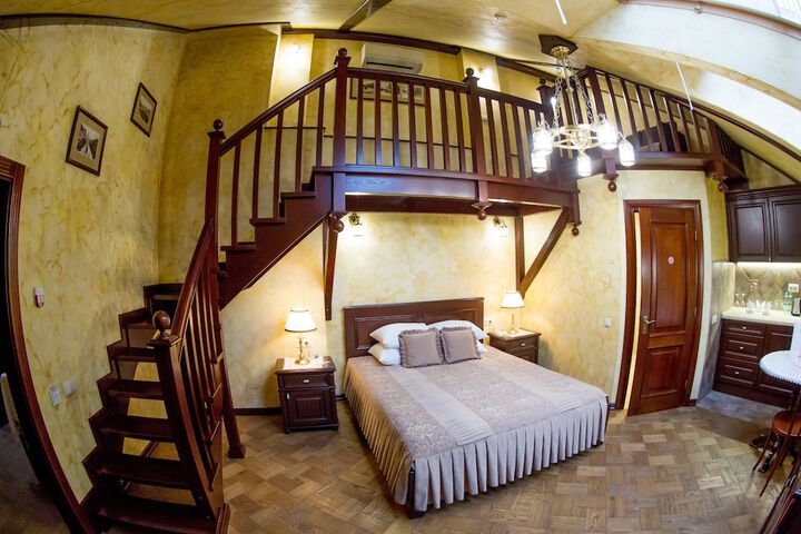 Room 12 of 87