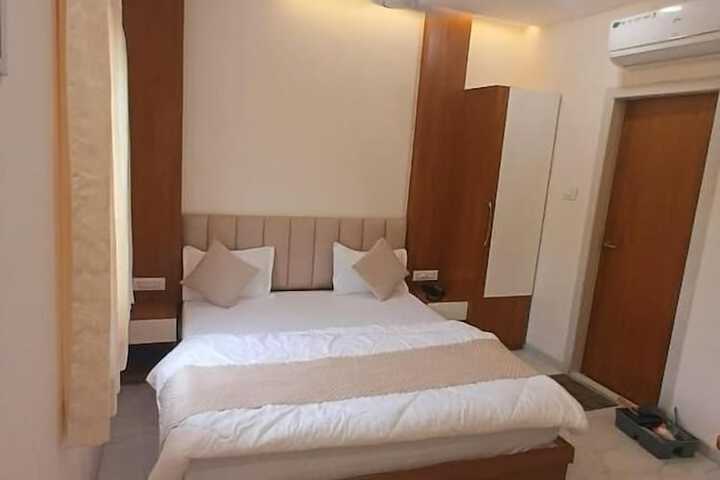 Room 4 of 19