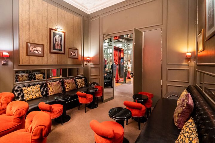 Lounge 49 of 65