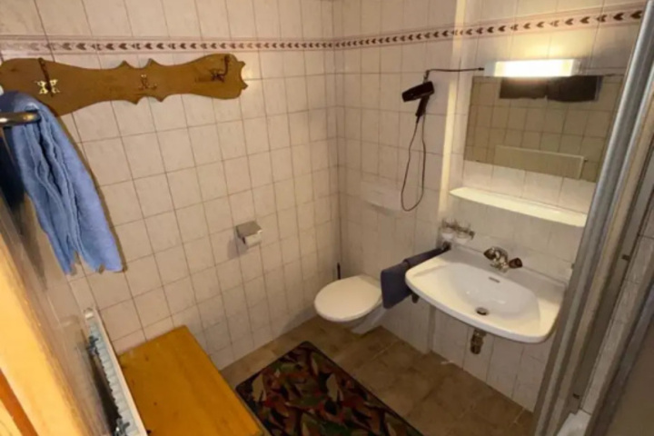 Room 7 of 19