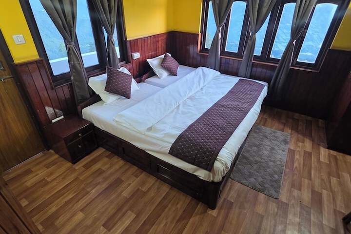 Room 52 of 54