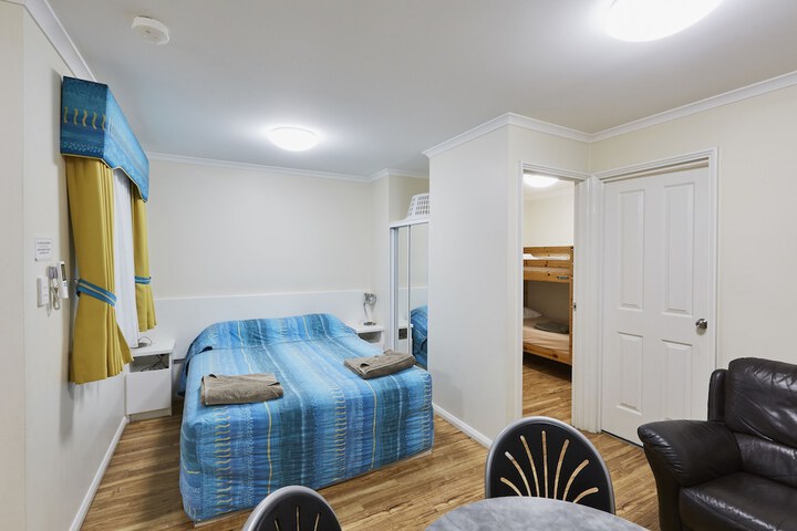 Room 5 of 96