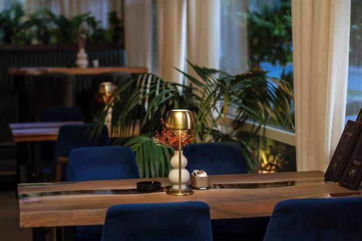 Dining 83 of 130