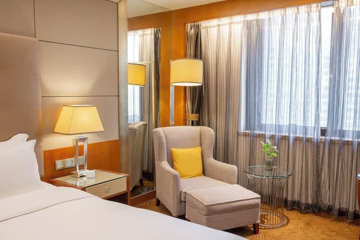 Room 28 of 83