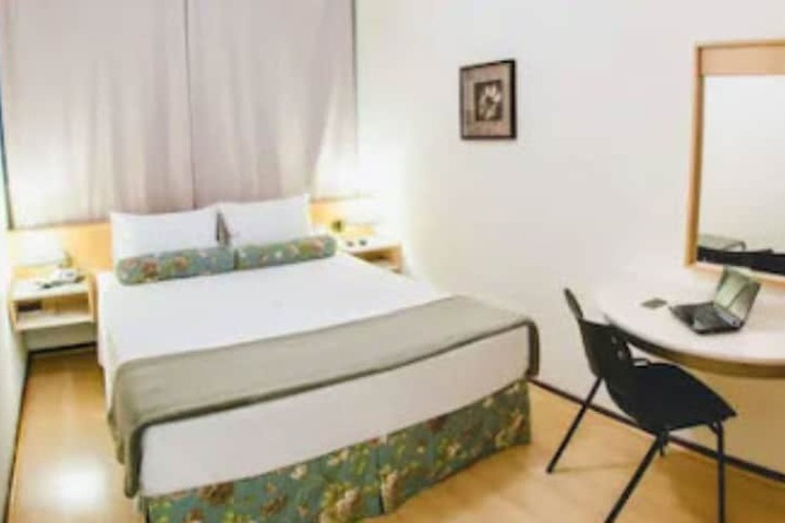 Room 5 of 18