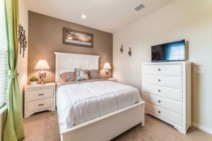 Room 2 of 10