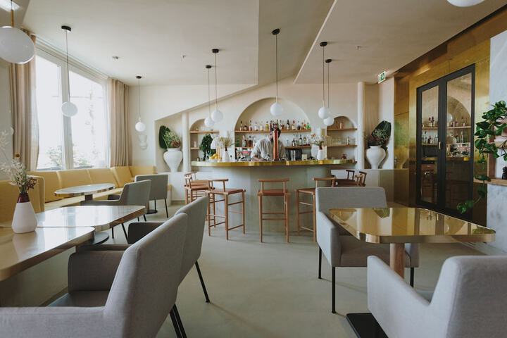 Dining 46 of 57