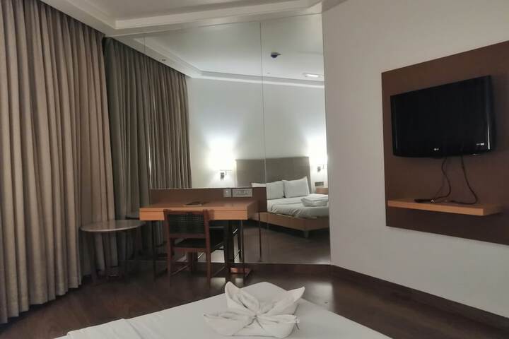 Room 32 of 181