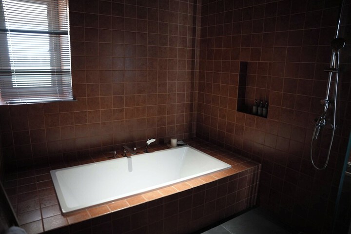 Room 33 of 79