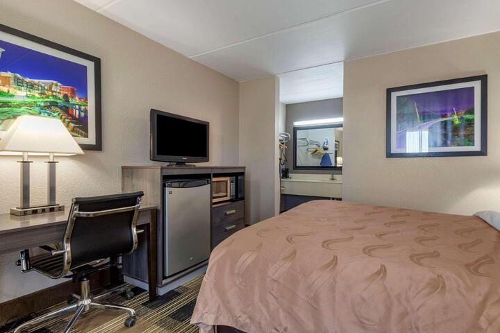 1 Queen Bed (1 of 23)