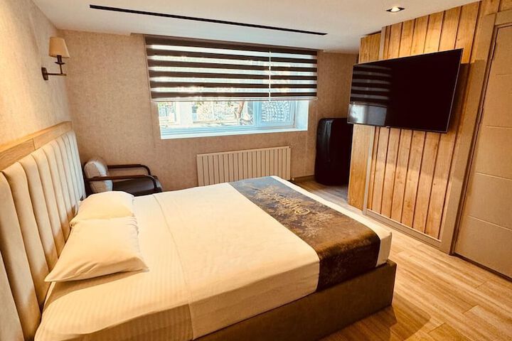Room 16 of 36