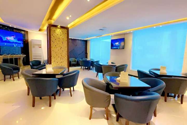 Dining 46 of 99