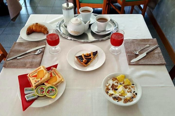 Breakfast/Coffee Service 23 of 49