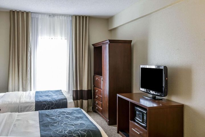 1 King Bed Suite (4 of 18)