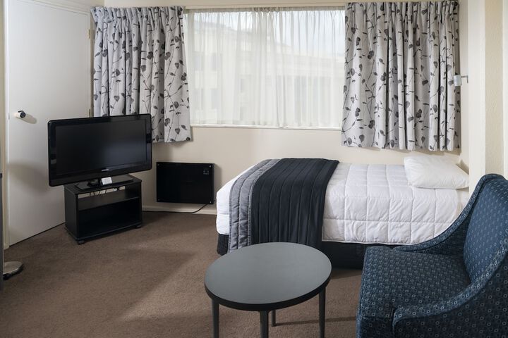 Room 13 of 33
