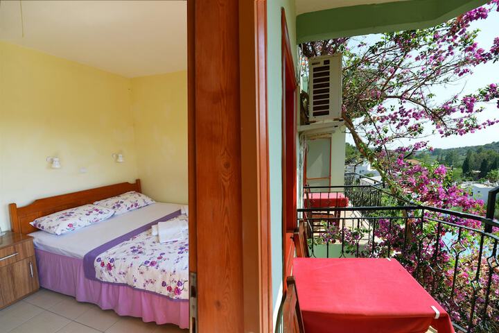Room 4 of 68