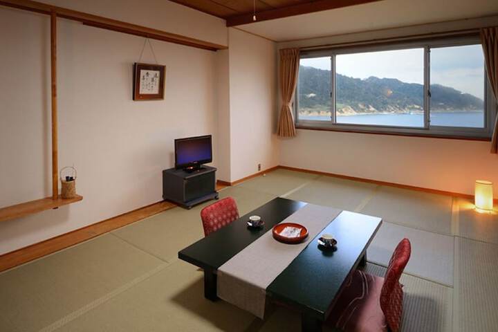 Room 5 of 13