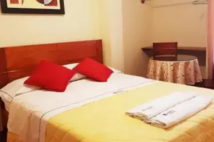 Room 5 of 16