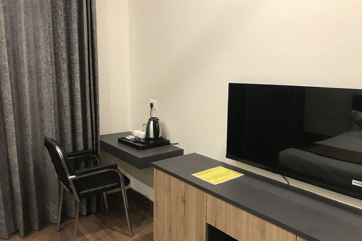 Room 32 of 53