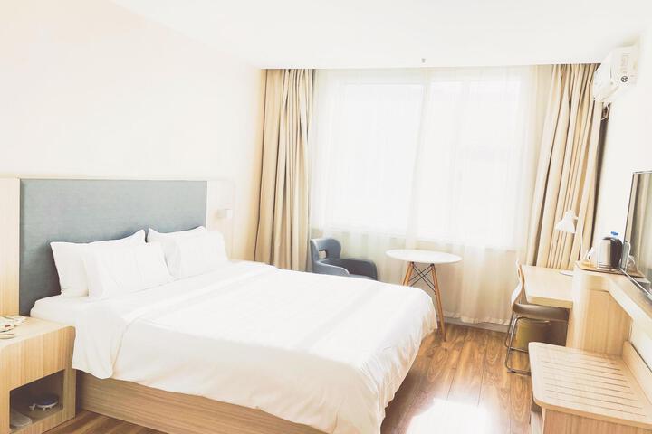 Room 13 of 15