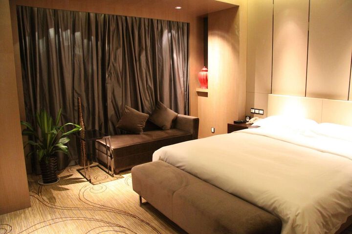 Room 19 of 48
